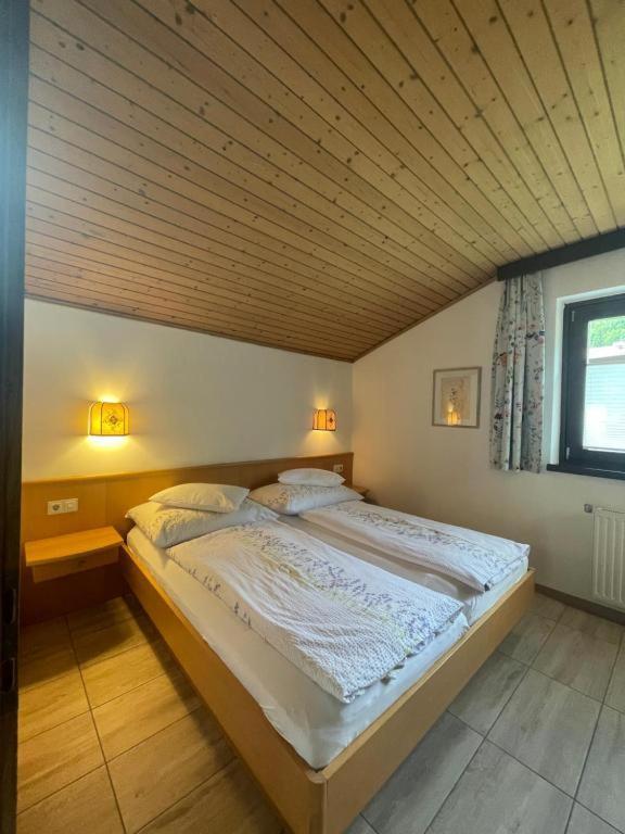 Restaurant-Pension Dorfwirt Bad Kleinkirchheim Eksteriør billede